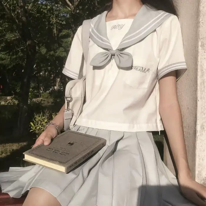 怪物少女妮莫娜